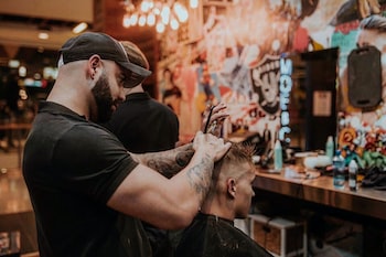 photo barbershop de la tête aux pieds